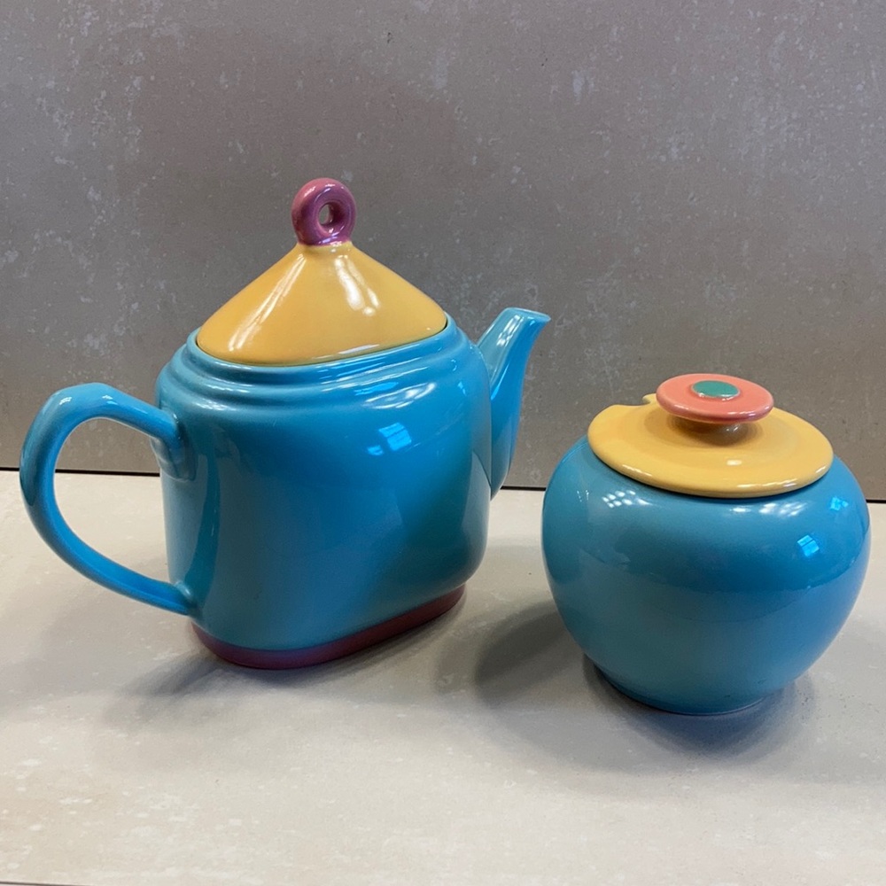 Lindt-Stymeist Tea pot and sugar bowl colorways pattern MCM